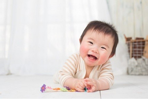 Nguyên tắc 'tắm' ngôn ngữ khi dạy trẻ tiếng Anh Nếu muốn dạy ngoại ngữ từ sớm cho trẻ, phụ huynh nên để trẻ tiếp xúc với ngôn ngữ đó càng nhiều càng tốt. Ảnh: Stacker
