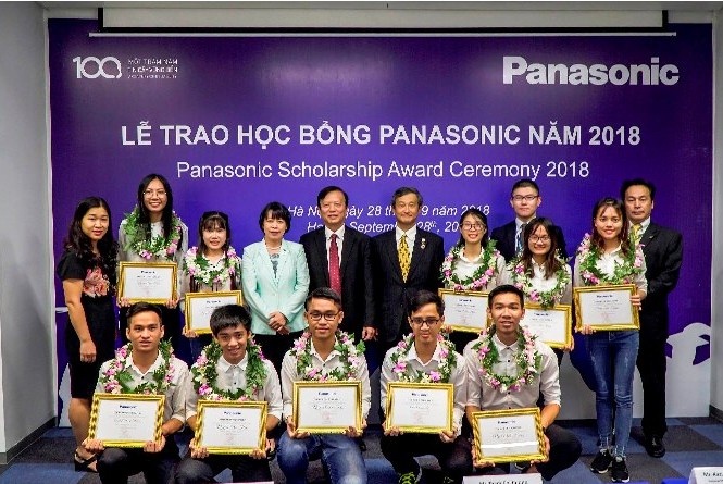 Panasonic đồng hành phát triển nguồn nhân lực chất lượng cao 10 sinh viên ưu tú nhận học bổng Panasonic 2018.