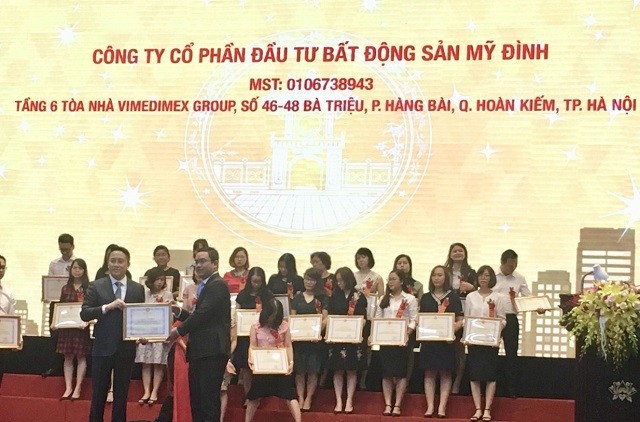 Chủ đầu tư dự án The Emerald nhận Giấy khen của Cục thuế TP Hà Nội Chủ đầu tư dự án The Emerald nhận Giấy khen của Cục thuế TP Hà Nội