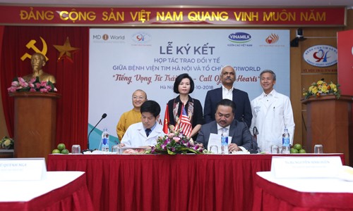 Lễ kí kết hợp tác trao đổi y tế giữa MD1World và bệnh viện tim Hà Nội Lãnh đạo Bênh viện tim Hà Nội ký kết hợp tác với tổ chức MD1World.