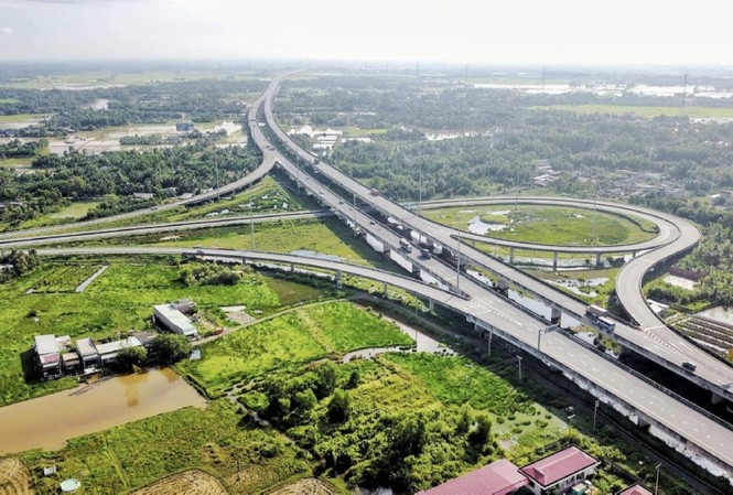 TP.HCM hạn chế phân lô bán nền, chủ đầu tư đổ xô về Long An cát cứ Giao thông Long An, TP.HCM và Bà Rịa Vũng Tàu gần như thông suốt