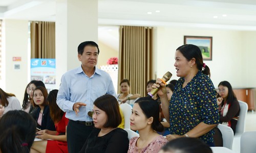 Phụ nữ tại Thanh Hóa và Bến Tre được cung cấp kiến thức về khởi nghiệp Các chị em phụ nữ có cơ hội trao đổi với các chuyên gia về bí quyết bán hàng trong sự kiện vừa diễn ra mới đây tại Thanh Hóa