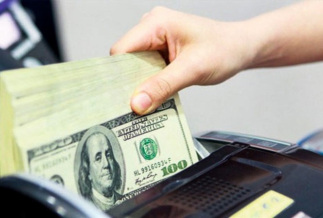 Từ vụ xử phạt đổi 100 USD: Những lưu ý về mua bán ngoại tệ Cá nhân bán ngoại tệ tiền mặt tại TCTD được phép và Đại lý đổi ngoại tệ của TCTD được phép theo quy định hiện hành về quản lý ngoại hối.