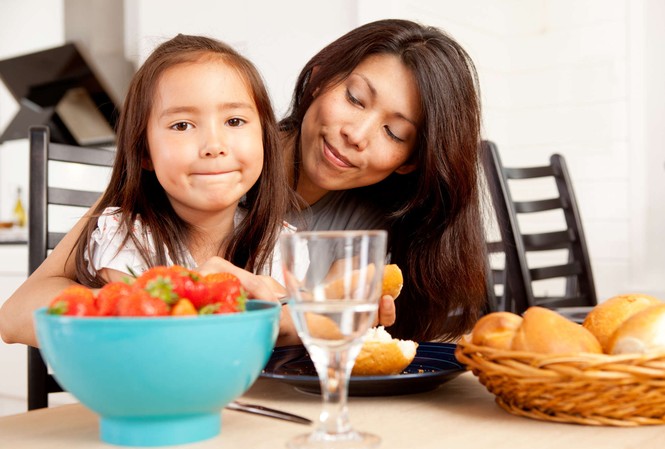 Nuôi con ngoan khỏe: Cuộc chạy đua của những con số? Sao mãi con chẳng hề tăng cân?(nguồn: hellobacsi.com)
