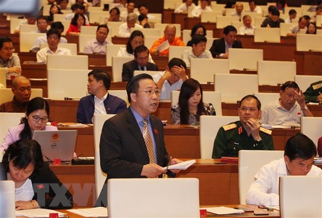 Hôm nay Quốc hội xem xét Dự thảo Luật Công an nhân dân Đại biểu Quốc hội tỉnh Bến Tre Lưu Bình Nhưỡng phát biểu. (Ảnh: Nguyễn Dân/TTXVN)