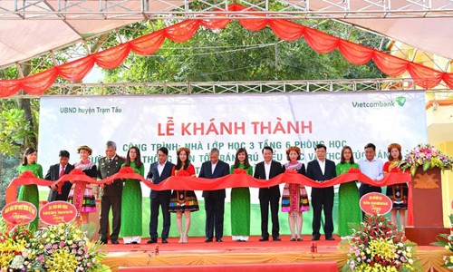 Bàn giao công trình nhà lớp học xã Túc Đán, tỉnh Yên Bái Các đại biểu tham gia cắt băng khánh thành công trình nhà lớp học xã Túc Đán, huyện Trạm Tấu, tỉnh Yên Bái