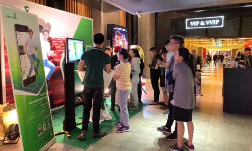 Đến CGV trải nghiệm VCB Pay của Vietcombank và nhận vé xem phim Gian hàng Vietcombank tại CGV Vincom Center Bà Triệu
