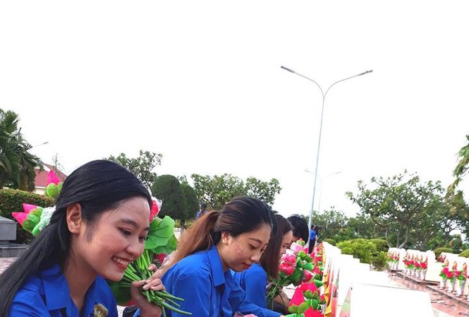 Hàng trăm ĐVTN An Giang tri ân anh hùng liệt sỹ Hàng trăm ĐVTN An Giang tri ân anh hùng liệt sỹ