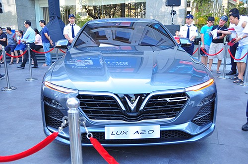 Xe VinFast ra mắt ấn tượng với người dân Tây Đô Xe VinFast ra mắt ấn tượng với người dân Tây Đô