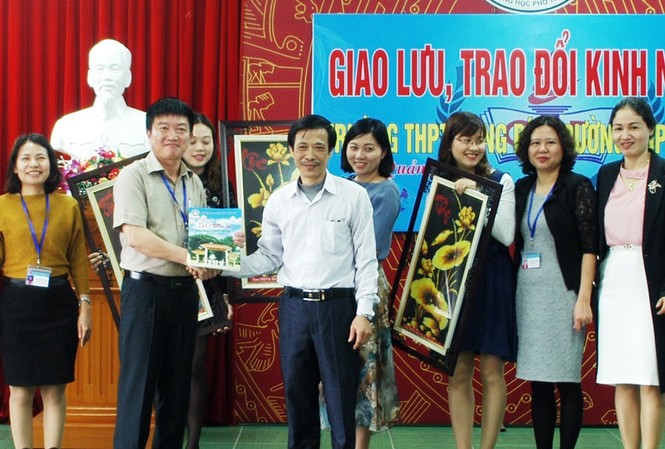 Xem xét kỷ luật trường tự ý đi 'học tập kinh nghiệm' Xem xét kỷ luật trường tự ý đi 'học tập kinh nghiệm'
