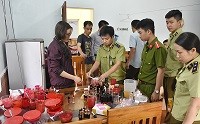 Phát hiện cơ sở sản xuất son môi 'handmade' trái phép Phát hiện cơ sở sản xuất son môi 'handmade' trái phép