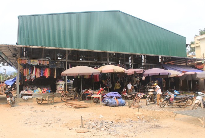 Chợ chưa xây dựng xong, doanh nghiệp đã tăng giá thu phí Chợ chưa xây dựng xong, doanh nghiệp đã tăng giá thu phí