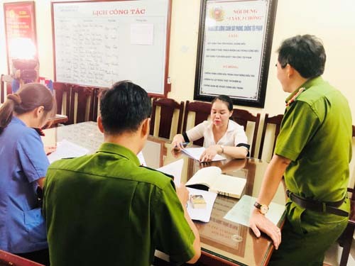 Khởi tố đối tượng lập 12 công ty để bán hóa đơn Khởi tố đối tượng lập 12 công ty để bán hóa đơn