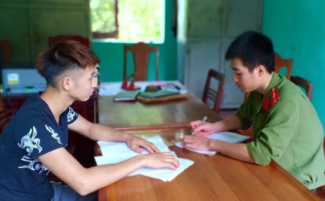 Triệu tập 2 đối tượng tung tin vỡ đập thủy điện ở Thanh Hóa Công an làm việc với đối tượng liên quan đến vụ việc tung tin vỡ đập thủy điện