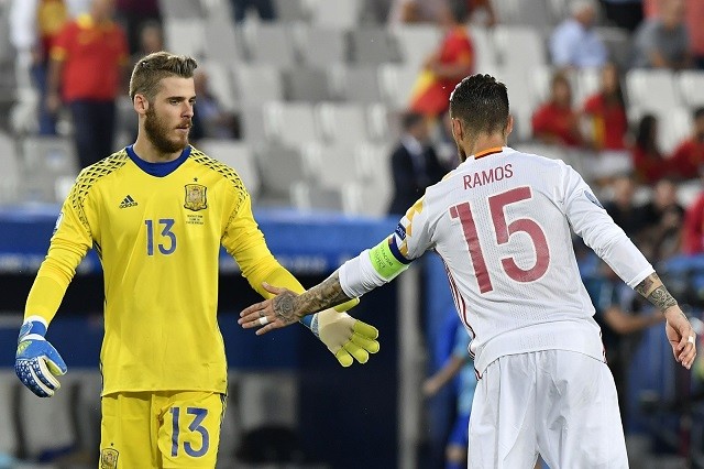 Lộ người 'xúi dại' De Gea bắt sai hướng quả penalty của Ronaldo Lộ người 'xúi dại' De Gea bắt sai hướng quả penalty của Ronaldo