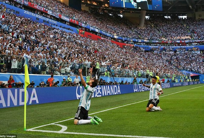 'Xé lưới' Nigeria, Messi bắt kịp kỳ tích của Maradona 'Xé lưới' Nigeria, Messi bắt kịp kỳ tích của Maradona