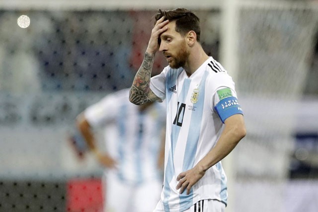Sốc vì phong độ siêu tệ của Messi ở vòng loại trực tiếp World Cup Sốc vì phong độ siêu tệ của Messi ở vòng loại trực tiếp World Cup