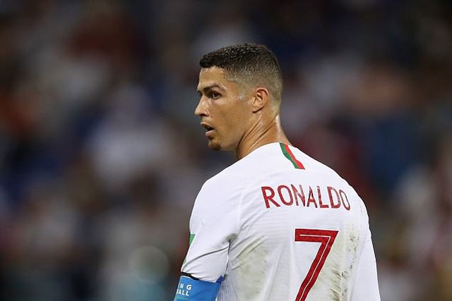 Juventus dùng ‘tiền tấn' dụ dỗ Ronaldo sau World Cup Juventus sẵn sàng trả lương cho Ronaldo 500.000 bảng/tuần.