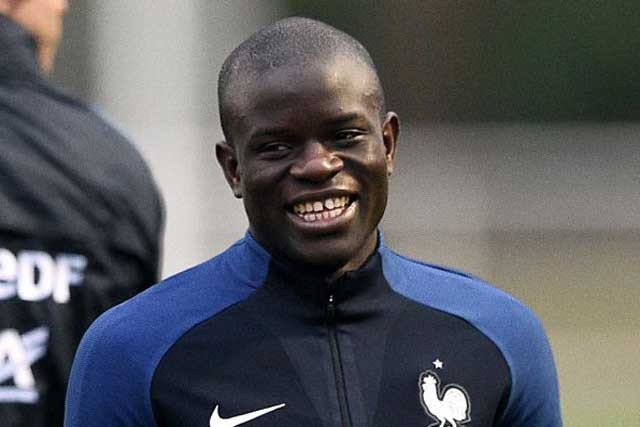 N'Golo Kante: Từ cậu bé nhặt ve chai đến 'công thần’ tuyển Pháp N'Golo Kante từng phải đi nhặt ve chai để phụ giúp gia đình.