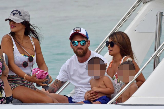 Sau World Cup, Messi và các ngôi sao kéo nhau đi nghỉ hè Sau World Cup, Messi và các ngôi sao kéo nhau đi nghỉ hè