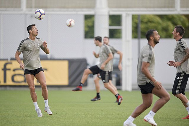 Vì Juventus, Ronaldo sẵn sàng ‘gạt bỏ’ chấn thương và ĐTQG Ronaldo nỗ lực tập luyện để cải thiện thành tích ghi bàn tại Juventus.