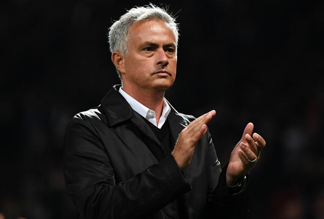 Mourinho được huyền thoại M.U ‘bao che’ Mourinho có thể giúp M.U phát triển trong tương lai dài.