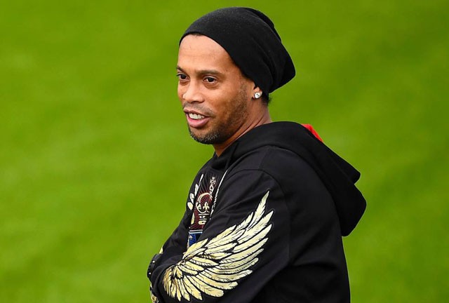 Ronaldinho lâm cảnh ‘khốn khổ’ vì xây dựng trái phép Ronaldo đang phải đối mặt với khoản nợ lên tới 1,75 triệu bảng, nhưng tài sản chỉ còn 5,24 bảng.