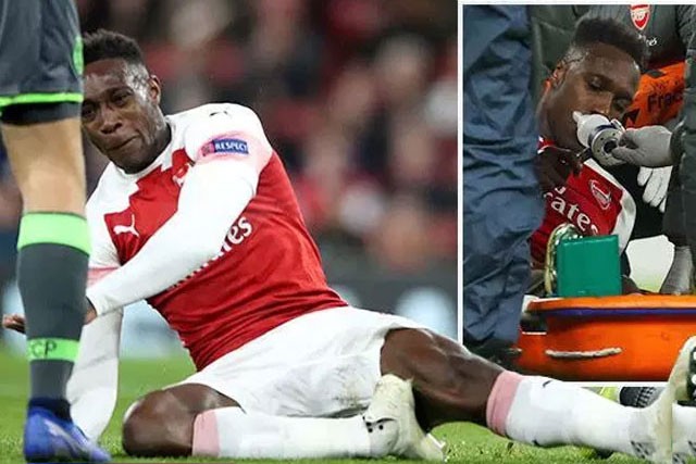 Cận cảnh tình huống chấn thương khủng khiếp của Danny Welbeck Chấn thương này có thể khiến Welbeck nghỉ thi đấu dài hạn.