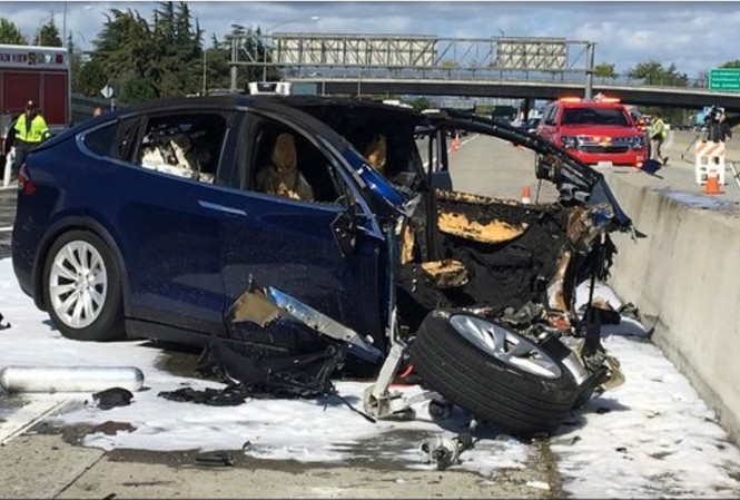 Tài xế Tesla Model X tử vong khi sử dụng chế độ lái tự động Tài xế Tesla Model X tử vong khi sử dụng chế độ lái tự động