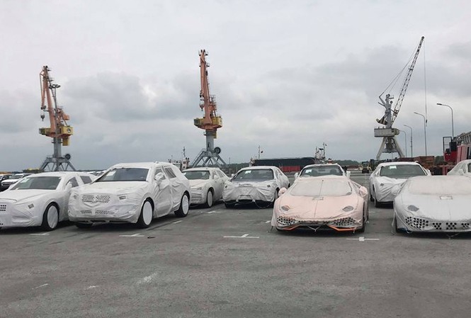 Lamborghini, Bentley lưu cảng vì không có tiền đóng thuế? Lamborghini, Bentley lưu cảng vì không có tiền đóng thuế?