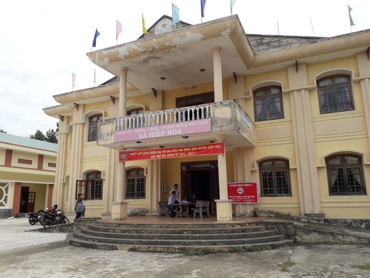 10 người thân làm quan 1 xã 10 người thân làm quan 1 xã