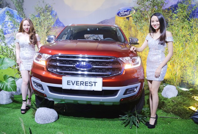 Ford Everest 2018 có giá bán từ hơn 1,1 tỷ đồng ở Việt Nam Ford Everest 2018 có giá bán từ hơn 1,1 tỷ đồng ở Việt Nam