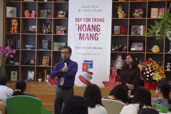 Trừng phạt cô giáo bạo hành chỉ giải quyết bề nổi TS Lê Nguyên Phương trong buổi ra mắt cuốn sách “Dạy con trong hoang mang”