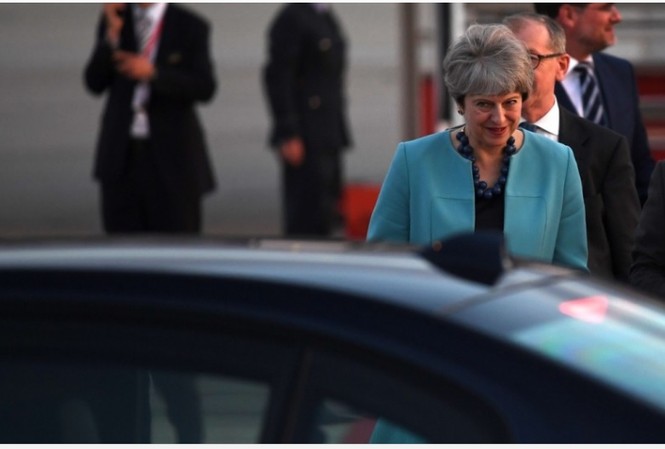 Thủ tướng Anh muốn G20 cắt đứt các nguồn tài trợ khủng bố Thủ tướng Anh Theresa May lên đường dự Hội nghị thượng đỉnh G20 tại Đức.