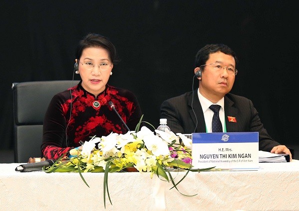 Thông qua chương trình nghị sự APPF-26 Chủ tịch Quốc hội Nguyễn Thị Kim Ngân điều hành Phiên họp Ủy ban Chấp hành của Hội nghị APPF-26.