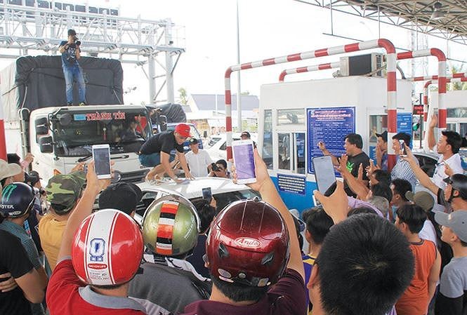Chủ đầu tư BOT Cai Lậy nhờ Trung ương can thiệp Chủ đầu tư BOT Cai Lậy nhờ cơ quan chức năng điều tra, xử lý các cá nhân gây rối tại trạm thu phí những ngày qua.