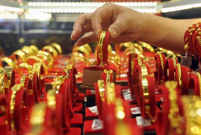 Giá vàng giảm mạnh trước khả năng Mỹ tăng lãi suất USD Giá vàng SJC giảm mạnh