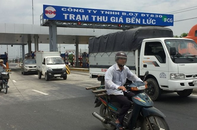 Lộn mãi không xong từ 'thu giá' trở về 'thu phí' Một số "trạm thu giá" vẫn chưa đổi lại thành "trạm thu phí" do chưa biết lấy kinh phí từ đâu. Ảnh minh họa.