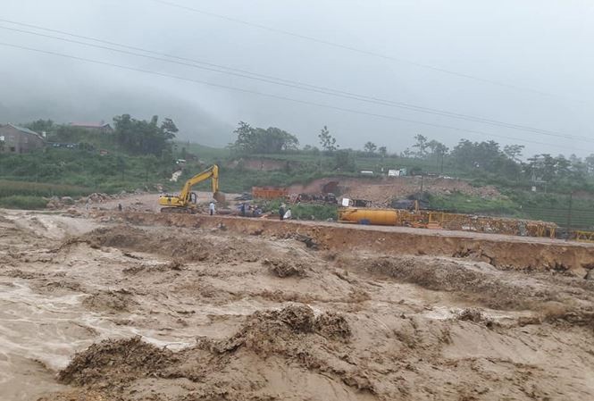 Nhiều tuyến đường Hà Giang, Lào Cai, Lai Châu bị chia cắt do mưa lũ Nhiều tuyến đường phía Bắc bị chia cắt do mua lũ.