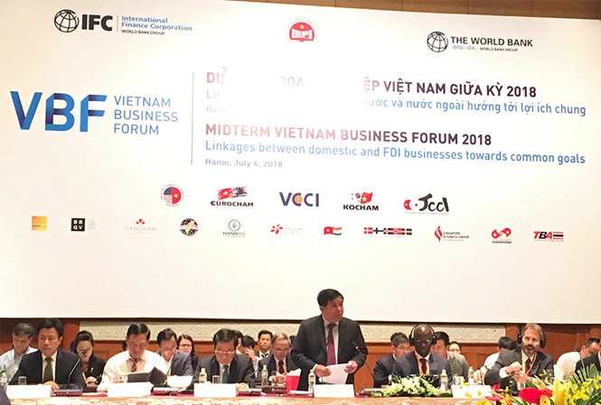 Chủ tịch VCCI: Chính phủ hành động, nhiều bộ ngành vẫn thờ ơ Bộ trưởng KH&ĐT Nguyễn Chí Dũng hy vọng có giải pháp để DN Việt có thể tham gia chuỗi sản xuất toàn cầu.