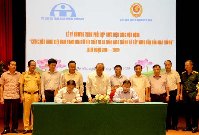 Hội Cựu chiến binh tăng cường đảm bảo an toàn giao thông Đại diện Ủy ban ATGT Quốc gia và Hội Cựu chiến binh Việt Nam ký kết Chương trình phối hợp giai đoạn 2018 - 2023.