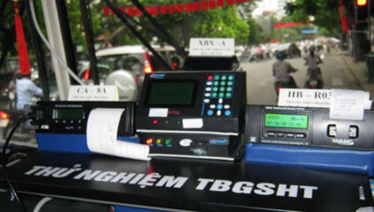 Đề xuất thay đổi 'hộp đen', doanh nghiệp tốn thêm hàng nghìn tỷ đồng? Bộ GTVT đề xuất bổ sung thêm xe phải lắp hộp đen, và thêm dữ liệu bằng hình ảnh, khiến doanh nghiệp có thể tốn thêm gần 2.000 tỷ đồng tiền thiết bị.
