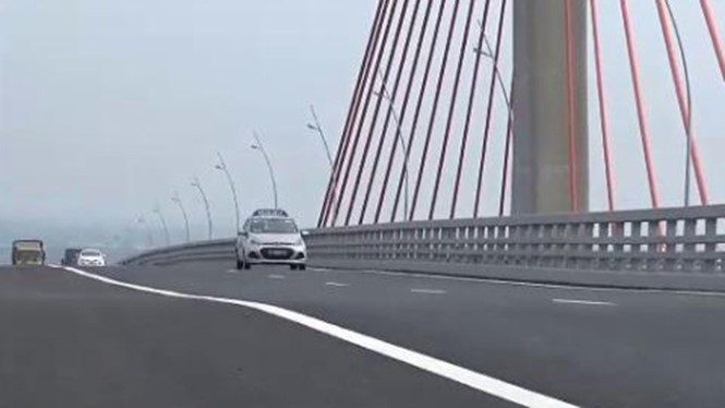 Chủ đầu tư lý giải cầu Bạch Đằng lún không phải do chất lượng Mấp mô trên mặt cầu Bạch Đằng.