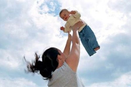 Xuất huyết não vì mẹ lắc con Ảnh minh họa: Internet