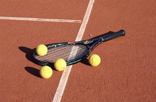 Bạn tình quen ở sân tennis Ảnh minh họa: Internet