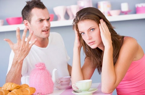 Mệt mỏi với sự ghen tuông bệnh hoạn của chồng Mệt mỏi với sự ghen tuông bệnh hoạn của chồng