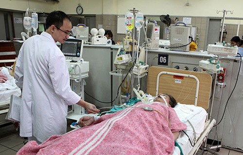 Cách nhận biết và xử trí ngộ độc thực phẩm Điều trị cho bệnh nhân tại Trung tâm Chống độc, BV Bạch Mai - Hà Nội. Ảnh minh họa: Internet