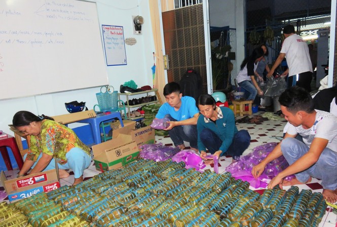 800 đòn bánh tét đến với những hoàn cảnh khó khăn 800 đòn bánh tét đã sẵn sàng. Ảnh: Minh Toàn