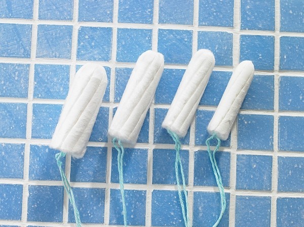 Lợi và hại khi dùng băng vệ sinh tampon đi biển Ảnh minh họa: Internet
