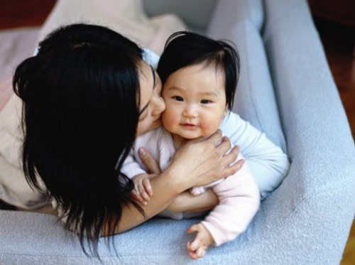 Những thói quen của mẹ vô tình gây nguy hiểm đến con Ảnh minh họa: Internet